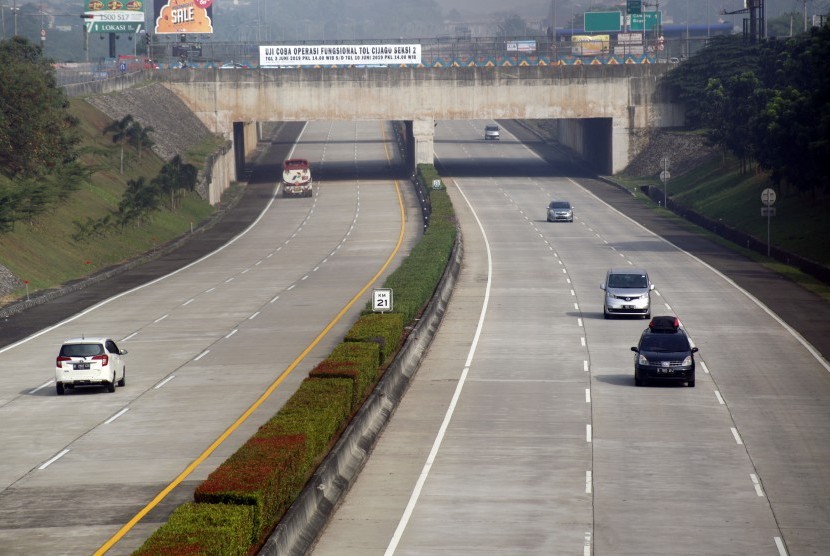 Kendaraan melintas di ruas tol Cinere-Jagorawi (Cijago.