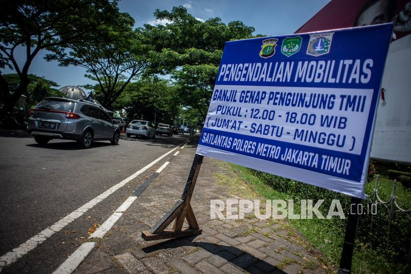 Dinas Perhubungan DKI Jakarta menegaskan kebijakan ganjil-genap untuk mengendalikan mobilitas masyarakat seiring dengan peningkatan kasus Covid-19 termasuk varian omicron di Ibu Kota. (Foto: Ganjil genap)