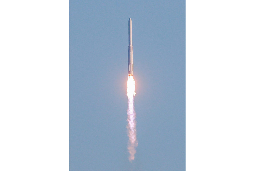  Kendaraan peluncuran luar angkasa pertama Korea Selatan, yang dikenal sebagai Nuri, lepas landas dari Naro Space Center di Goheung, Provinsi Jeolla Selatan, sekitar 473km selatan Seoul, Korea Selatan, 21 Oktober 2021. 