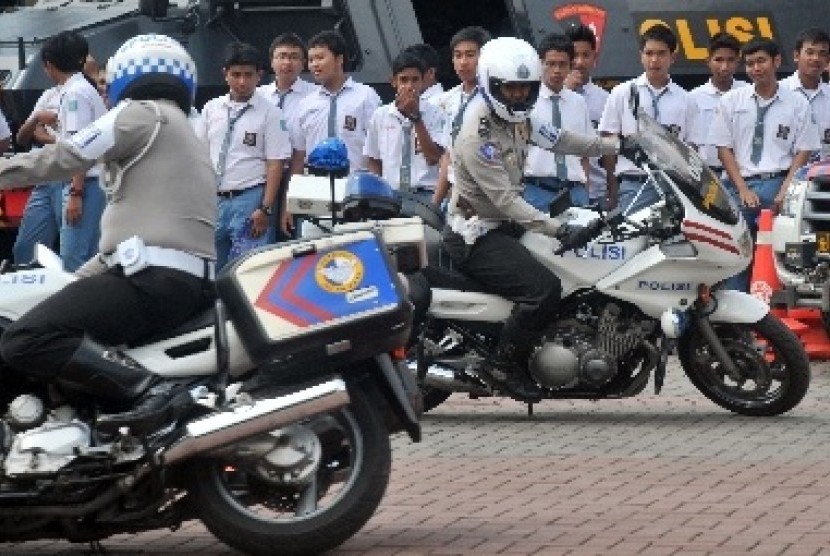 Kendaraan polisi berotator