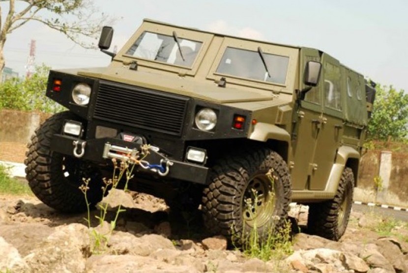 Kendaraan serbu ringan buatan Indonesia atau Indonesia Light Strike Vehicle (ILSV).