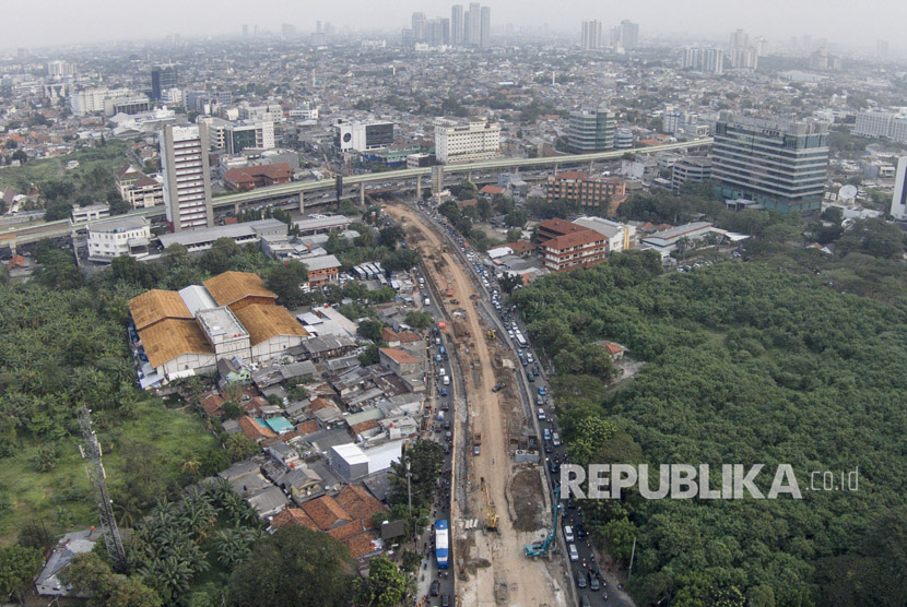 Severe traffic jam occured as a result of Mampang underpass construction, Rasuna Said, South Jakarta, on Tuesday (July 25).