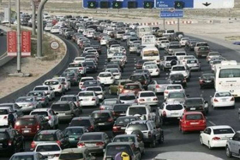 Bagaimana Sistem Bekerja Lebih dari Satu Perusahaan di UEA?. Foto ilustrasi: Kepadatan kendaraan di salah satu sudut kota Dubai.