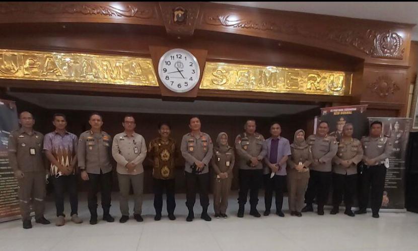 Kepala Badan Karantina Pertanian (Barantan), Ir Bambang melakukan audiensi dengan Kepala Kepolisian Daerah Jawa Timur,  Irjen Pol Nico Afinta di Surabaya, Jumat (27/5/2022).