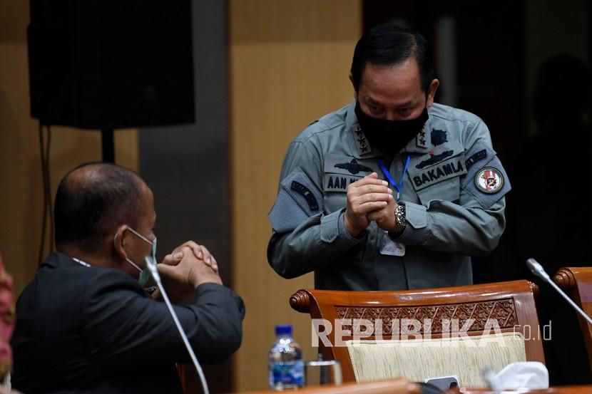 Kepala Badan Keamanan Laut (Bakamla) Laksdya TNI Aan Kurnia (kanan)