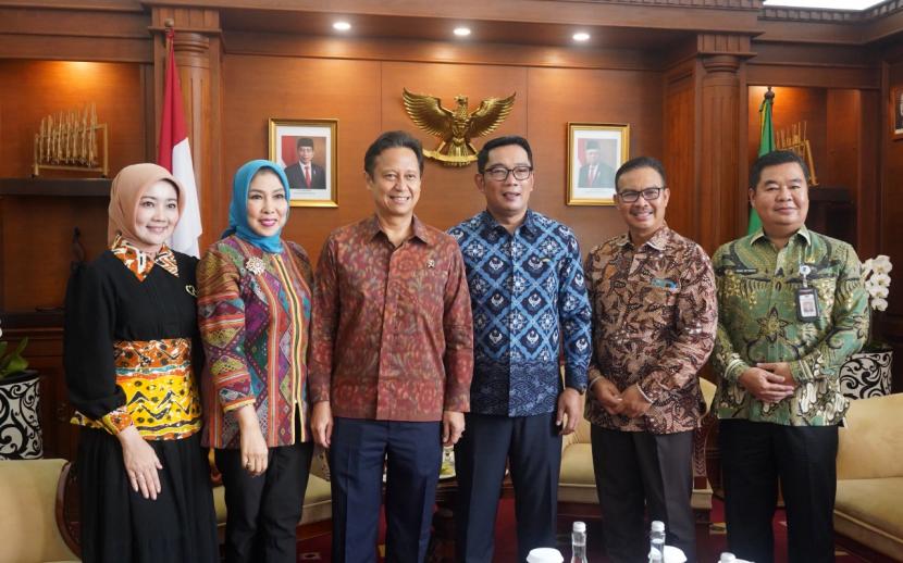 Kepala Badan Kependudukan dan Keluarga Berencana Nasional (BKKBN) Dr. (H.C) dr. Hasto Wardoyo, Sp.OG (K) mengatakan Jawa Barat menjadi provinsi berpengaruh terhadap percepatan penurunan stunting nasional. 