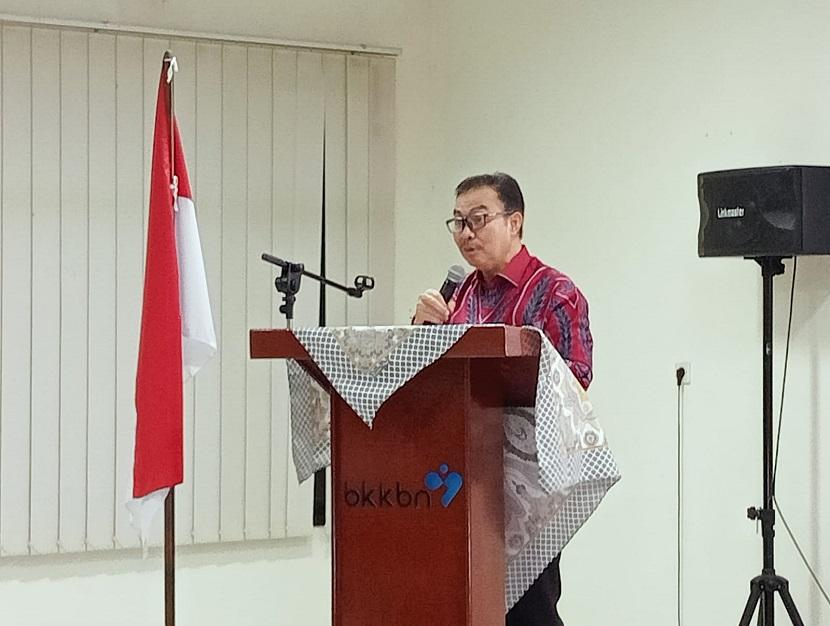 Kepala Badan Kependudukan dan Keluarga Berencana Nasional (BKKBN) , Hasto Wardoyo, memberi motivasi kerja kepada para pegawai dalam Pelatihan Kepemimpinan Pengawas (PKP) BKKBN yang diselenggarakan di UPT Balai Diklat KKB Banyumas, Kamis (16/11/2023). 