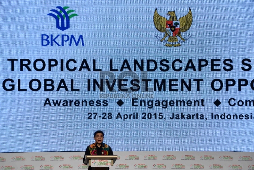 Kepala Badan Koordinasi Penanaman Modal (BKPM) Frank Sibarani?menyampaikan pidato pada pembukaan acara Tropical Landscapes Summit 2015 di Jakarta, Senin (27/4). (Republika/Prayogi)