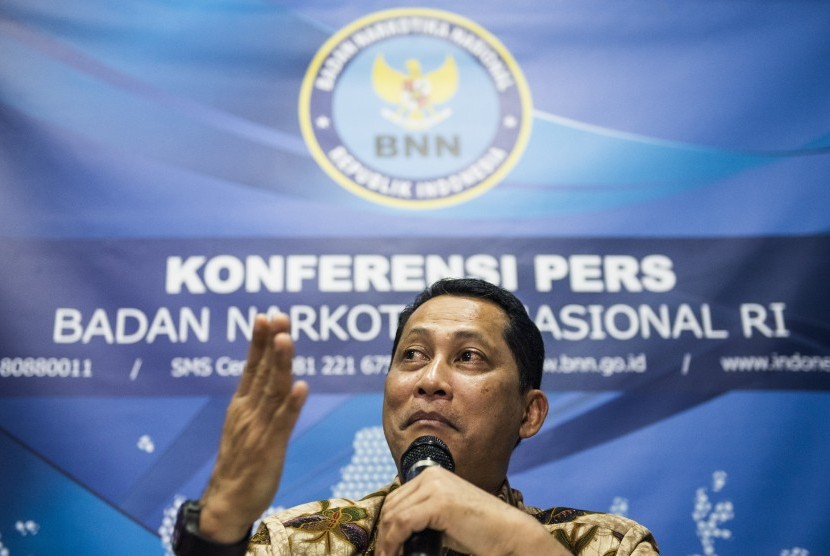 Kepala Badan Narkotika Nasional (BNN) Budi Waseso memberikan keterangan kepada wartawan terkait penangkapan pilot dan pramugari di Jakarta, Selasa (22/12). 