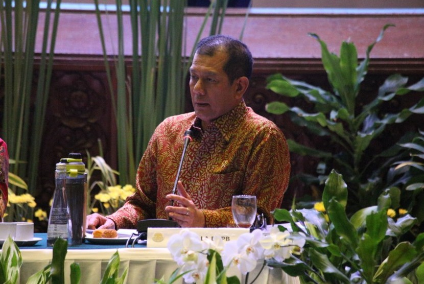  Kepala Badan Nasional Penanggulangan Bencana (BNPB) Doni Monardo menghadiri Rapat Kordinasi Gabungan Tingkat Kementerian/Lembaga Tentang Peningkatan Pengendalian Kebakaran Hutan dan Lahan (Karhutla) di Auditorium Dr. Soedjarwo, Gedung Manggala Wanabakti, Jakarta, Jumat (6/12).