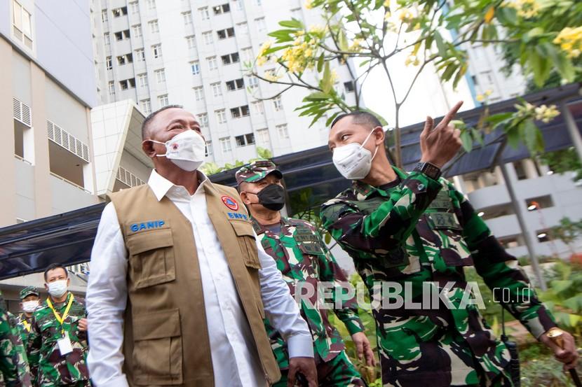 Kepala Badan Nasional Penanggulangan Bencana (BNPB) Letjen TNI Ganip Warsito (kiri).