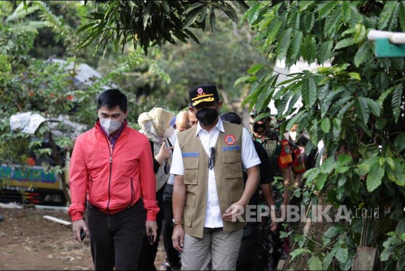 Kepala Badan Nasional Penanggulangan Bencana (BNPB) Letjen TNI Suharyanto melakukan peninjauan lokasi terdampak gempabumi.