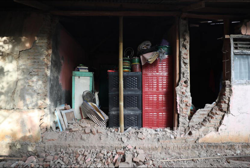 Gempa bumi berkekuatan 6,6 yang terjadi, Jumat (14/1), di Kabupaten Pandeglang, Provinsi Banten berdampak pada 30 kecamatan, yakni sebanyak 2.556 rumah di 171 desa mengalami kerusakan. (Foto: Lokasi terdampak gempa di Pandeglang)