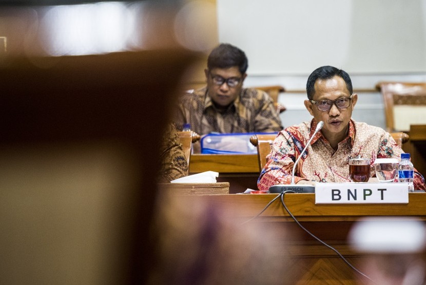 Kepala Badan Nasional Penanggulangan Terorisme (BNPT) Komjen Pol Tito Karnavian menghadiri rapat dengar pendapat (RDP) dengan Komisi III di kompleks Parlemen Senayan, Jakarta, Rabu (13/4).