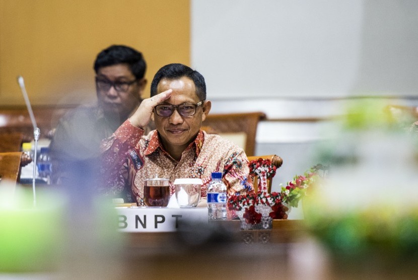 Kepala Badan Nasional Penanggulangan Terorisme (BNPT) Komjen Pol Tito Karnavian menghadiri rapat dengar pendapat (RDP) dengan Komisi III di kompleks Parlemen Senayan, Jakarta, Rabu (13/4).