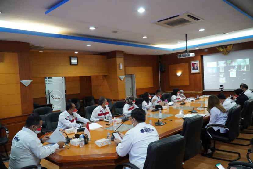Kepala Badan Pelindungan Pekerja Migran Indonesia (BP2MI) Benny Rhamdani menggelar Rapat Pimpinan (Rapim) membahas materi yang akan disampaikan dalam Rapat Dengar Pendapat (RDP) dengan Komisi IX DPR RI yang akan dilaksanakan di Gedung Nusantara 1, Jakarta Pusat, pada Kamis (3/2/2022).