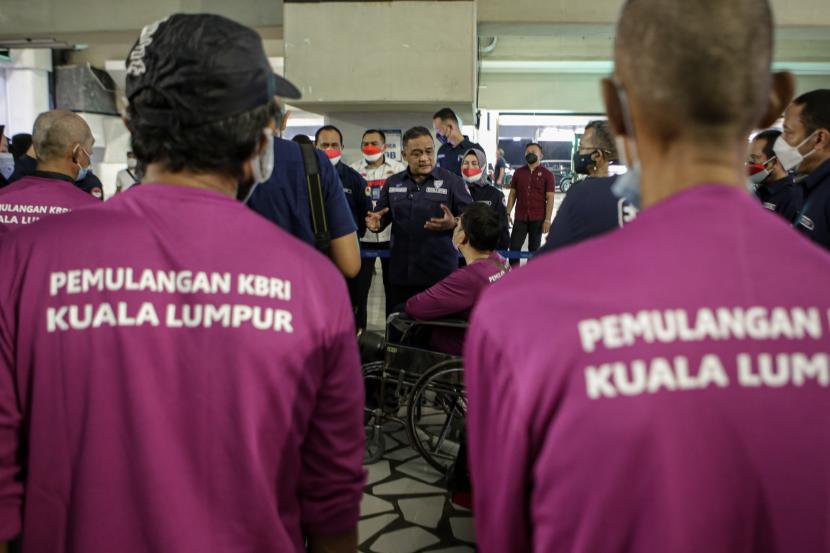 Jajaran Ditpolairud Polda Kepri menggerebek tempat penampungan 16 orang calon Pekerja Migran Indonesia (PMI) yang akan diberangkatkan ke Malaysia secara ilegal dari Kota Batam Kepulauan Riau.