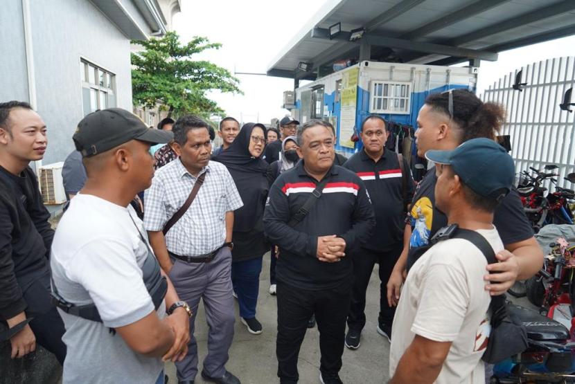 Kepala Badan Pelindungan Pekerja Migran Indonesia (BP2MI) Benny Rhamdani menyempatkan berdialog dengan Forum Silaturahmi Pelaut Indonesia (FOSPI) di Pelabuhan Kampoa di Dong Gang, Taiwan, Sabtu (23/9/2023).