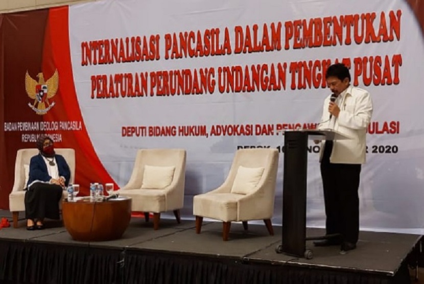 Kepala Badan Pembinaan Ideologi Pancasila (BPIP) Yudian Wahyudi mengingatkan pentingnya Pancasila sebagai dasar penyusunan peraturan perundang-undangan. Baik secara yuridis, historis, maupun ideologis.
