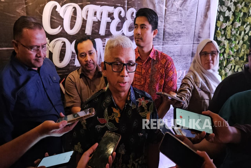 Kepala Badan Pemeriksa Keuangan (BPK) Jawa Tengah (Jateng), Ahmad Luthfi H. Rahmatullah, saat diwawancara di Kota Semarang, Selasa (21/10/2025).