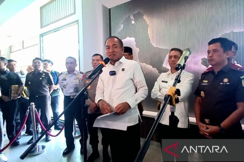 Kepala Badan Pemulihan Aset Kejagung Amir Yanto usai rapat tertutup membahas pengelolaan lima 