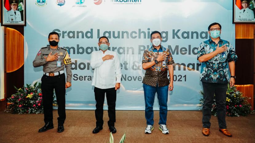 Kepala Badan Pendapatan Daerah Banten Opar Sohari menyatakan bahwa pihaknya mengejar target pendapatan daerah senilai Rp 13 triliun pada tahun 2022.