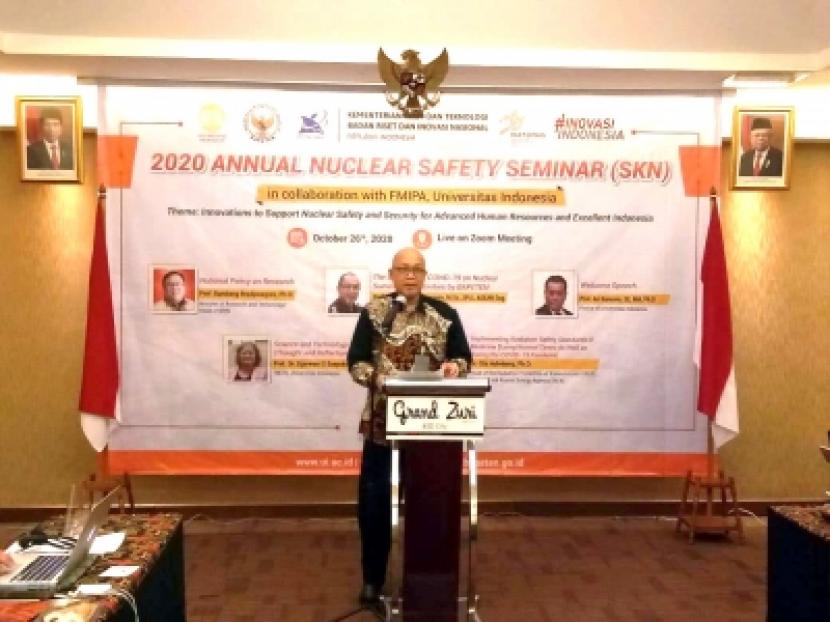 Kepala Badan Pengawas Teknologi Nuklir (Bapeten) Jazi Eko Istiyanto dalam konferensi pers virtual di Jakarta, Senin (25/10). 