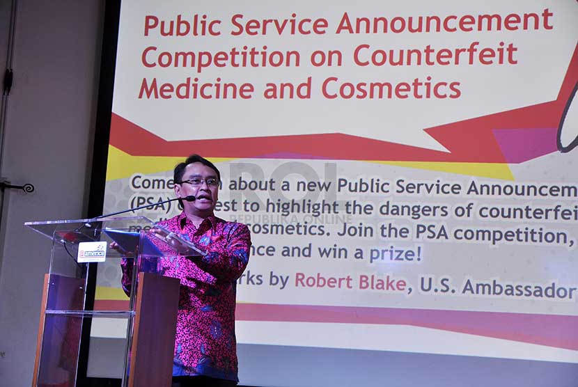 Kepala Badan Pengawasan Obat dan Makanan (BPOM) Roy A. Sparingga saat memberikan sambutannya pada konferensi pers di Pusat Kebudayaan Amerika, Jakarta, Rabu (26/2).