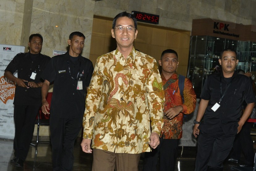 Kepala Badan Pengelola Keuangan dan Aset Daerah (BPKAD) DKI Jakarta Heru Budi Hartono keluar dari gedung KPK usai diperiksa KPK, di Jakarta, Kamis (14/6). 