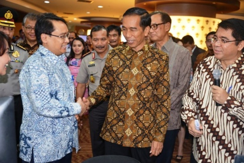 Kepala Badan POM Roy Sparringa menyambut Presiden Joko Widodo saat meresmikan Pelayanan Terpadu Satu Pintu di BKPM