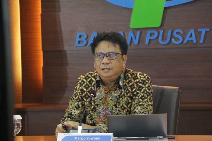 Kepala Badan Pusat Statistik, Margo Yuwono saat menyampaikan konferensi pers neraca perdagangan November 2021 di Jakarta, Rabu (15/12)
