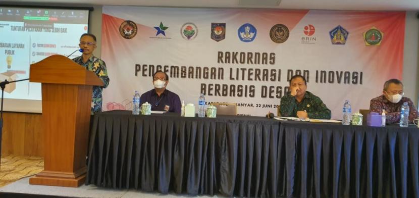 Kepala Badan Strategi Kebijakan Dalam Negeri (BSKDN) Kementerian Dalam Negeri (Kemendagri), Eko Prasetyanto saat berbicara dalam Rapat Koordinasi Nasional (Rakornas) Pengembangan Literasi dan Inovasi Berbasis Desa, Rabu (22//6/2022).