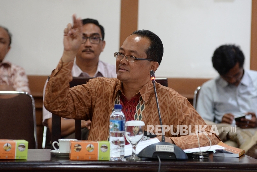 Kepala Bagian Perancangan Peraturan Perundang-Undangan Kemenag Imam Syaukani menanggapi penjelasan Ombudsman tentang hasil kajian tentang Jaminan Produk Halal (JPH), Jakarta, Selasa (22/11).