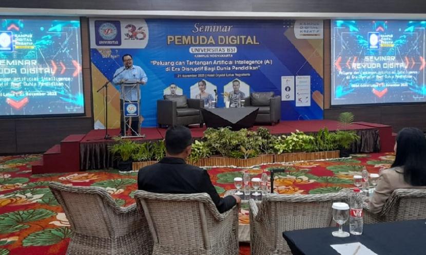 Kepala Balai Teknologi Komunikasi Pendidikan Yogyakarta Rudy Prakanto, saat memberikan keynote speech dalam Seminar Pemuda Digital Universitas BSI Yogyakarta.