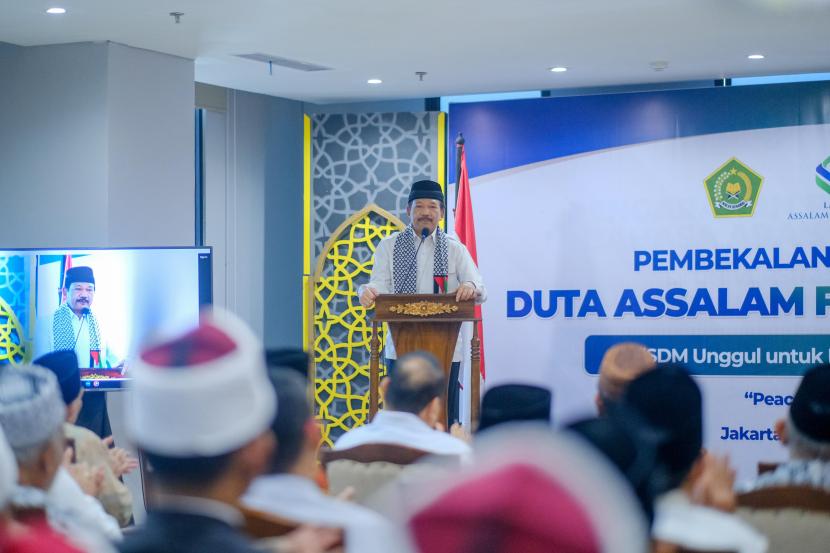 Kepala Baznas Prof Noor Achmad berbicara di hadapan para penerima beasiswa