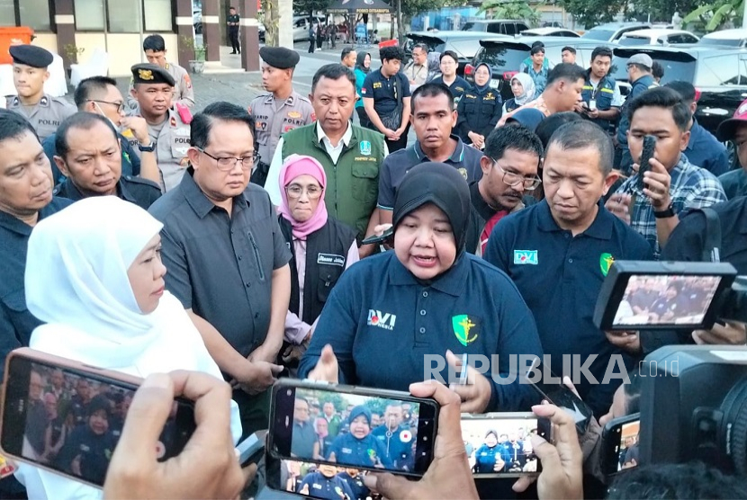 Kepala Bidang DVI Dokkes Mabes Polri, dr. Wahyu Hidajati menyampaikan soal proses identifikasi jenasah di RS Bhayangkara Surabaya, Jumat (3/10/2025).