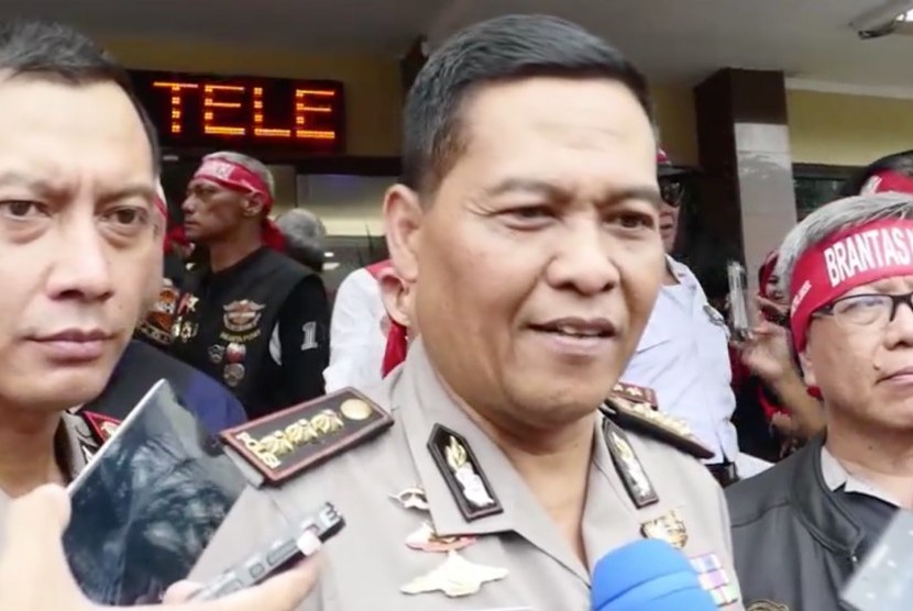 Kepala Bidang Humas Polda Metro Jaya Raden Prabowo Argo Yuwono (tengah)