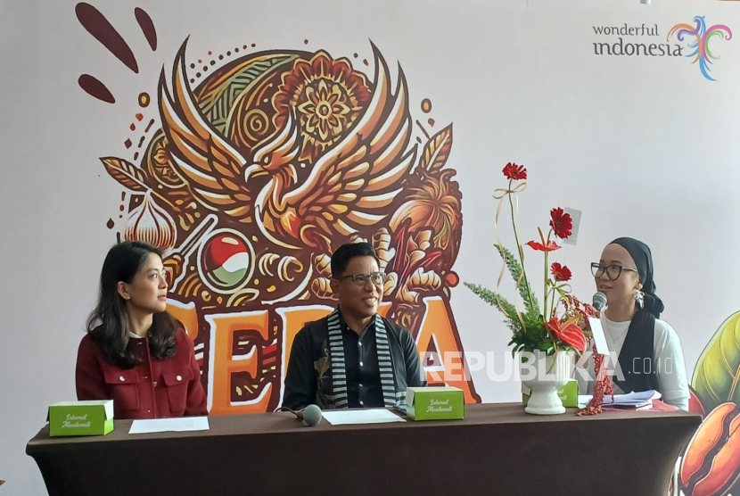 Kepala Bidang Pengembangan Ekonomi Kreatif Dinas Pariwisata DIY, Iwan Pramana, dalam acara bincang bisnis bersama Founder Opaper App, Joanathan McIntosh, di VRTX Compound Space Yogyakarta, Ahad (8/12/2024).