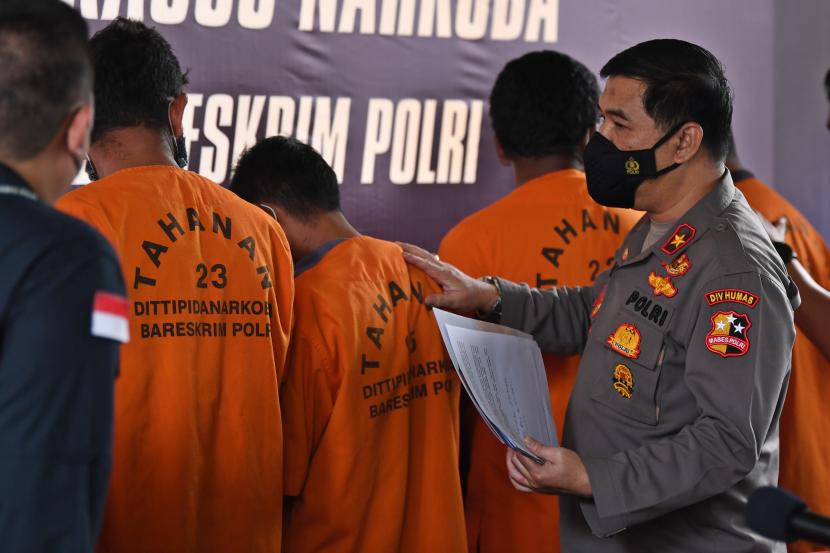 Kepala Biro Penerangan Masyarakat (Karopenmas) Divisi Humas Polri, Brigjen Ahmad Ramadhan (kanan).