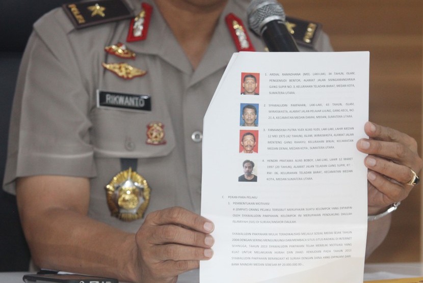 Kepala Biro Penerangan Masyarakat Mabes Polri Brigjen Pol Rikwanto memberkan keterangan kepada wartawan terkait kasus penyerangan Mapolda Sumut di Mabes Polri, Jakarta, Jumat (30/6). 