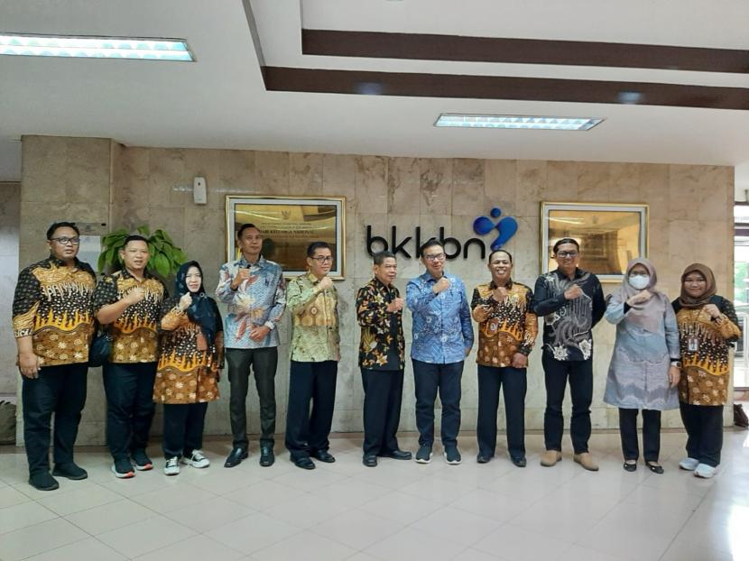 Kepala BKKBN saat menerima audiensi dari Koalisi Kependudukan Indonesia (KKI) Provinsi Kalimantan Timur di Ruang Sekretariat Stunting di kantor BKKBN pusat pada Jumat (22/12/2023).
