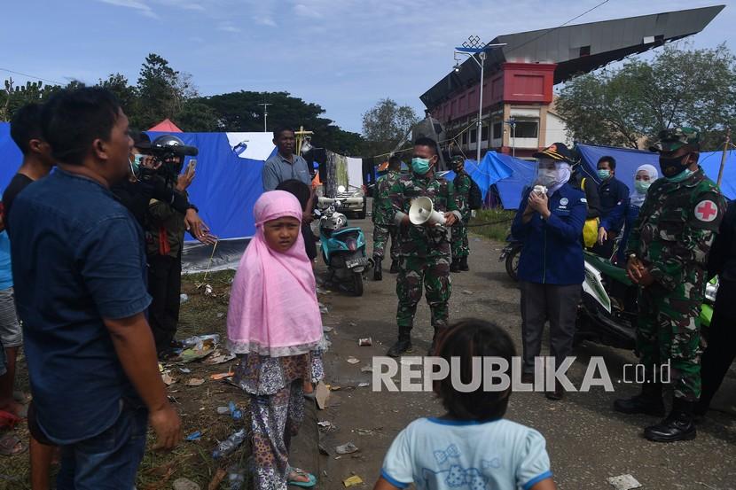 Para pengungsi gempa bumi di Stadion Manakarra, Mamuju, Sulawesi Barat (ilustrasi)
