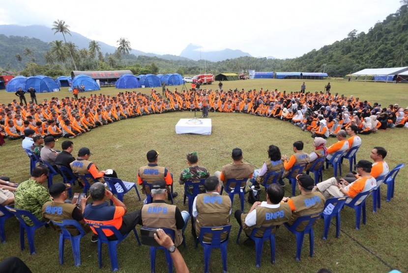 Kepala BNPB Doni Monardo secara resmi meluncurkan program Keluarga Tangguh Bencana (Katana) di Pasie Jantang pada Ahad  (8/12). Peluncuran Katana diiringi tabuhan instrumen khas Aceh Rapai. 