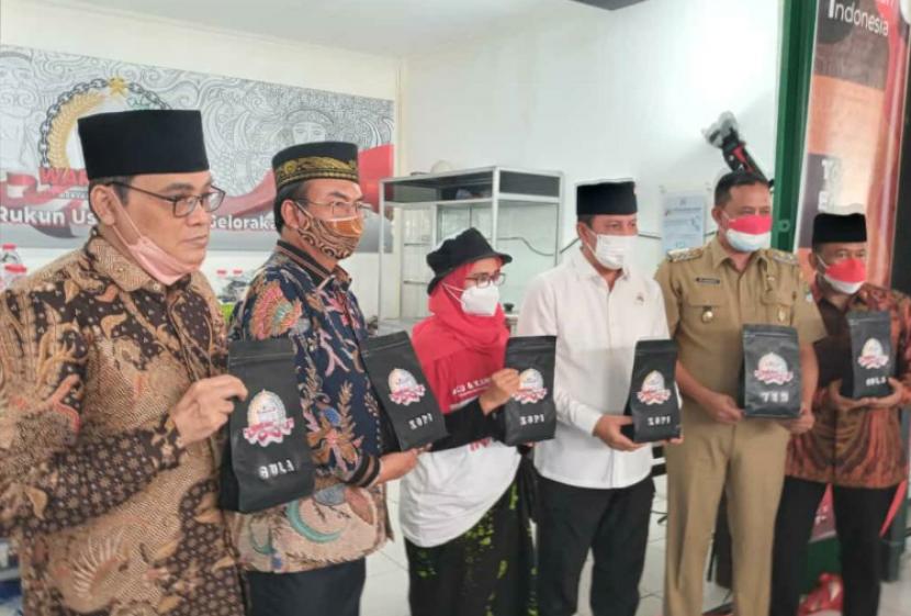 Kepala BNPT Komjen Boy Rafli Amar meresmikan Warung NKRI di Kota Bekasi, Senin (16/8).