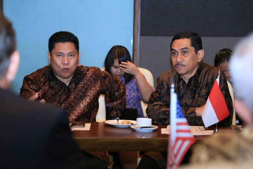 Kepala BNPT Komjen Pol. Drs Suhardi Alius (kanan) dan Deputi Kerjasama Internasional Irjen Pol. Dr. Petrus Golose saat bertemu delegasi AS di Nusa Dua, Selasa (9/8).