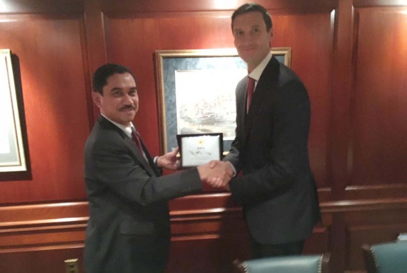 Kepala BNPT, Suhardi Alius, bersama Thomas P. Bossert selaku Assistant to the US President for Homeland Security and Counterterrorism (Asisten Khusus Presiden AS untuk Keamanan Nasional dan Penanggulangan Terorisme) di Gedung Putih, Washimgton DC, Amerika Serikat pada Selasa (11/7) waktu setempat. 