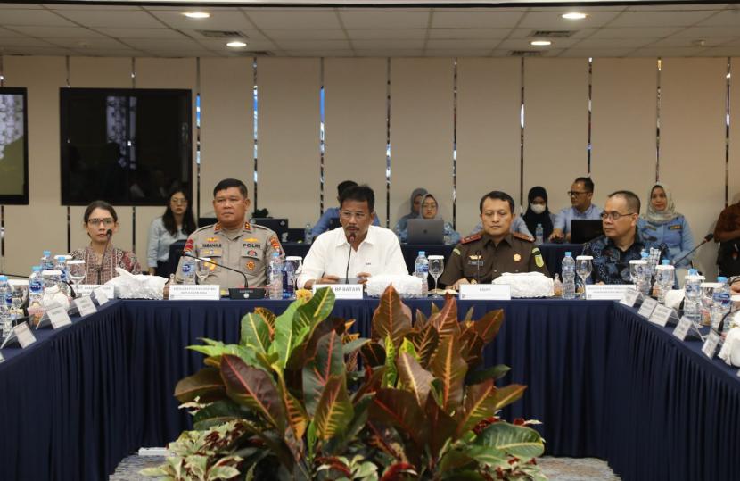  Kepala BP Batam, Muhammad Rudi, berkesempatan untuk memimpin langsung Rapat Koordinasi (Rakor) Forkopimda Provinsi Kepri dan Kota Batam terkait pengembangan Kawasan Rempang.