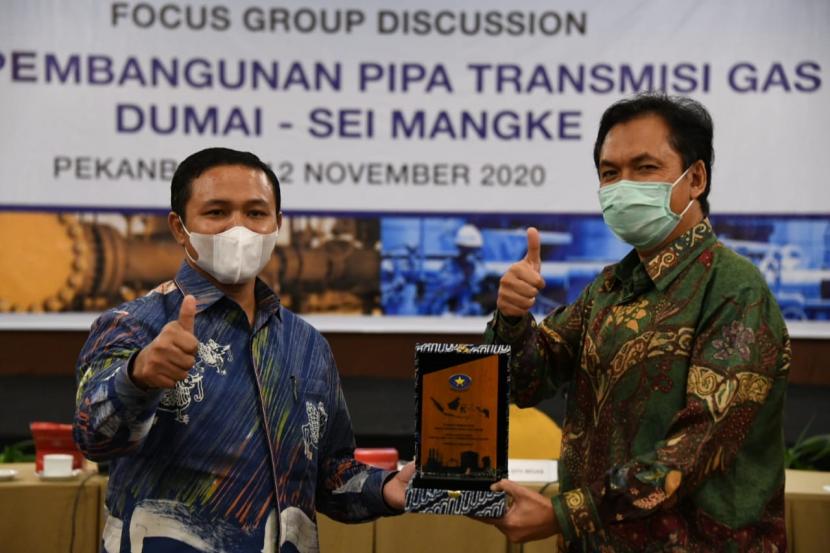 Kepala BPH Migas M. Fanshurullah Asa dalam sambutan pembukaan acara Focus Group Discussion (FGD) Rencana Pembangunan Pipa Transmisi Gas Bumi Dumai-Sei Mangke di Hotel Pangeran Pekanbaru (12/11) menyampaikan bahwa berdasarkan UU No.22/2001 tentang Minyak dan Gas Bumi Pasal 46 tugas BPH Migas di bidang gas bumi adalah pengaturan, penetapan dan pengawasan mengenai tarif pengangkutan Gas Bumi melalui pipa, harga Gas Bumi untuk rumah tangga dan pelanggan kecil, pengusahaan transmisi dan distribusi Gas Bumi.