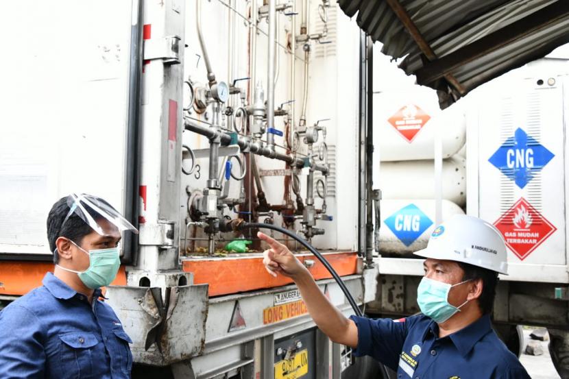 Kepala BPH Migas M Fanshurullah Asa dan Anggota Komisi VII DPR RI Ridwan Hisjam melakukan kunjungan kerja ke Demak untuk meninjau pembangunan pipa distribusi gas bumi milik PT Pertagas Niaga.
