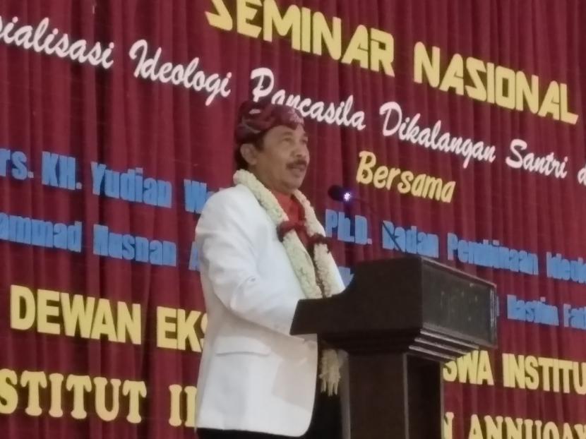Kepala BPIP saat menjadi pembicara kunci seminar nasional bertajuk Sosialisasi Ideologi Pancasila di kalangan santri dan akademisi Institut Ilmu Keislaman aannuqayah, Senin (28/3/2022).